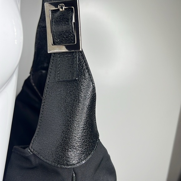 Gucci Jackie Black Nylon and Pebbled Leather Piston Closure Shoulder Bag - Picture 4 of 16